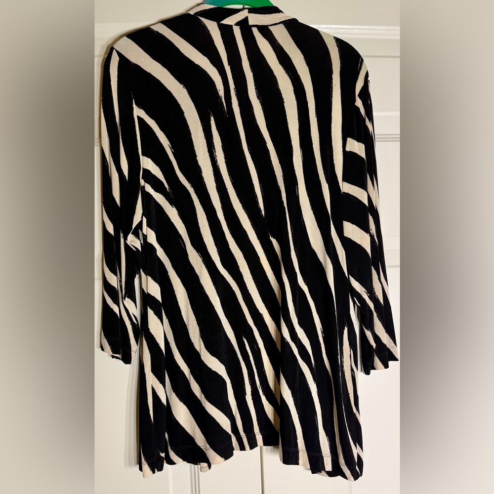 Travelers by Chico’s Zebra Print Open Front Cardigan Size 1 - Picture 6 of 7